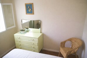 2 室のベッドルーム、アイロン / アイロン台、WiFi、ベッドシーツ