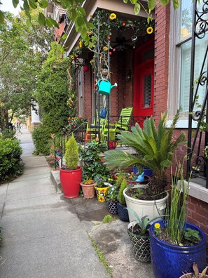 Exterior detail - Victorian Experience | Sleeps 6, Garden, 2‑Car Garage, Walk to Downtown (Savannah)