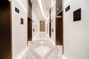 Interior - SettlerHomes - Upscale JLT Stay - Near Metro (Dubai)