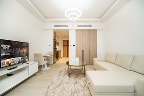 Living area - SettlerHomes - Upscale JLT Stay - Near Metro (Dubai)