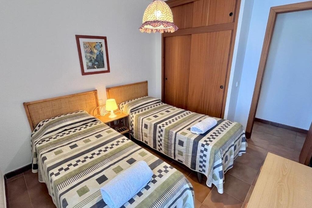 3 dormitorios, tabla de planchar con plancha, wifi gratis y ropa de cama