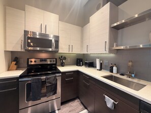 Private kitchen - Soothing 1-bedroom apartment in vibrant Atlanta perfect for relaxing stay (Atlanta)