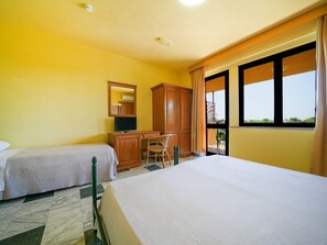 Classic Double or Twin Room - Marina del Marchese Resort (Botricello)