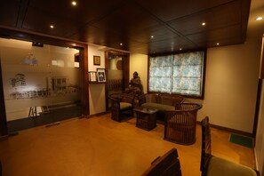 Lobby - Hotel Karai (Puducherry)