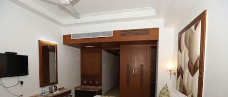 Executive Double Room, 1 Bedroom, City View | Free WiFi