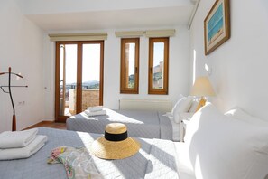 4 bedrooms, iron/ironing board, travel cot, free WiFi - The Bridge House, 4BR Home for 10 with Terrace, Spili Rethymno (Spili)