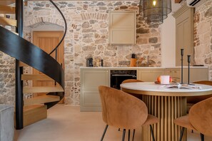 Dining - Exclusive Suite Balturio, just few steps from the sea! (Kaštel Stari)