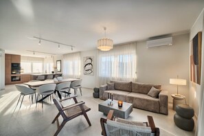 TV - Liveli‘s Oceanview Penthouse (Slatine)