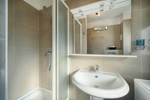 Hair dryer, towels - Aurore's Place - Cozy Seaview Apartment (Okrug Gornji)