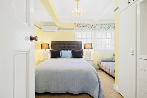 Lemon grove retreat country house