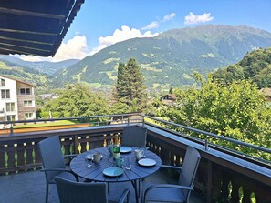 Outdoor dining - Charming holiday apartment with terrace, garden and panoramic view (Tschagguns)
