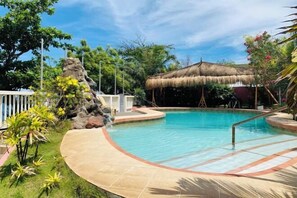 Outdoor pool - AoJing Diving Resort (Dauin)