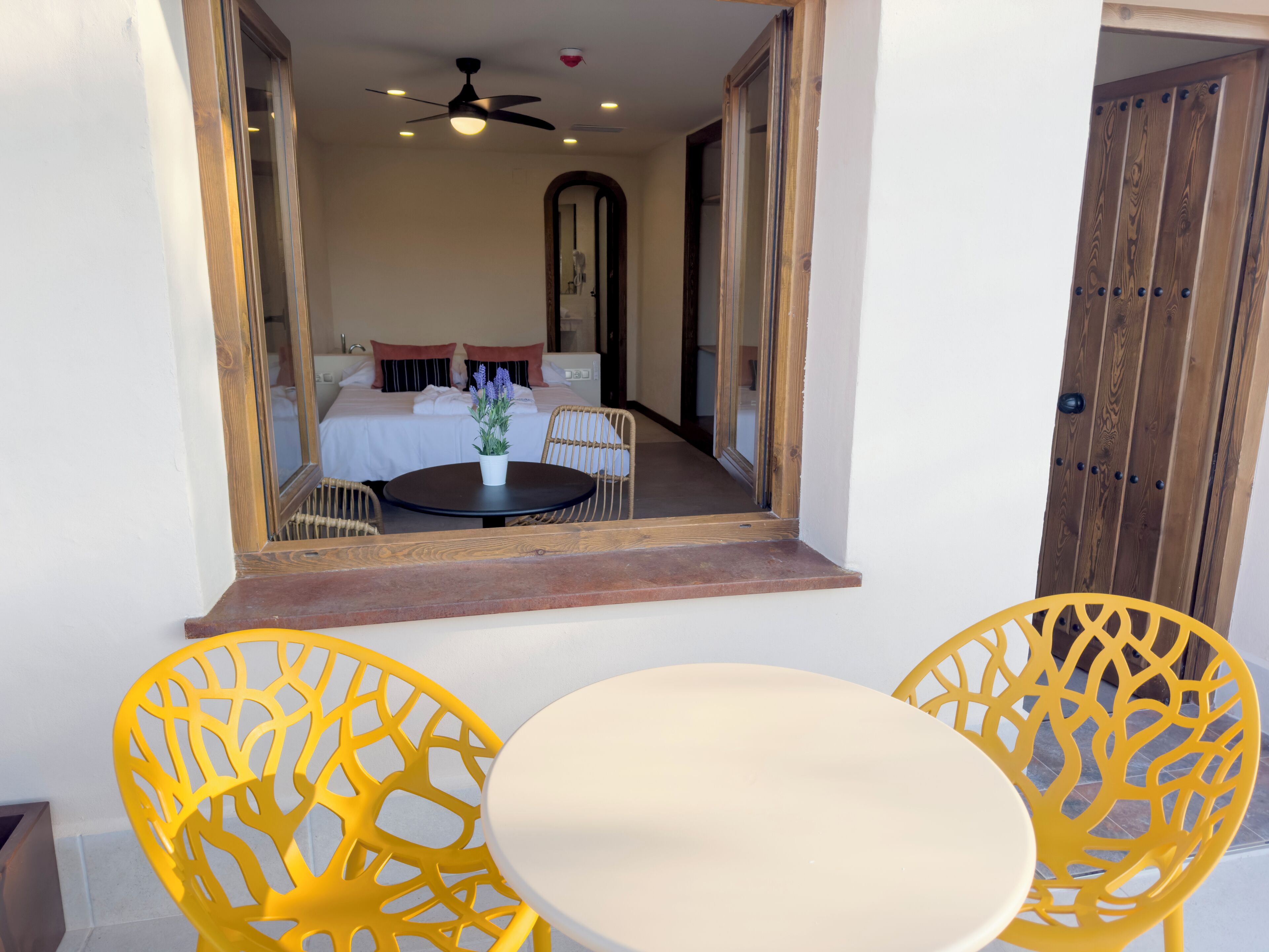 Deluxe Double Room, River View | Dining