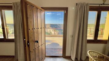 Deluxe Double Room, River View | Interior