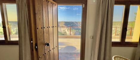 Deluxe Double Room, River View | Interior