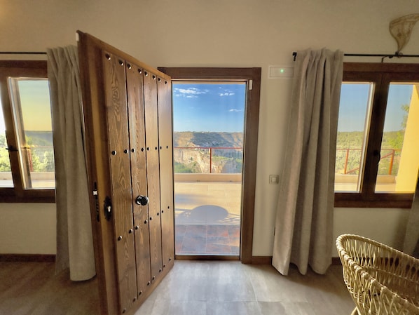 Deluxe Double Room, River View | Interior