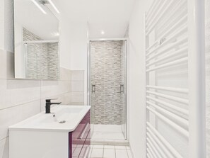 Shower - Sea view – Apartment for 4 with terrace (Sarzeau)