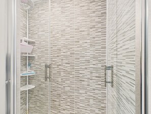 Shower - Sea view – Apartment for 4 with terrace (Sarzeau)