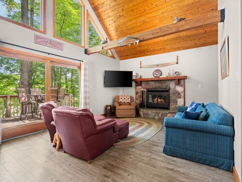 Peaceful Betsie River Retreat on 5 Wooded Acres