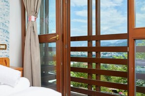 Triple Room, Balcony, Mountain View | Interior - Hotel Garnì san Giorgio - Trento (Trentino-Alto Adige)