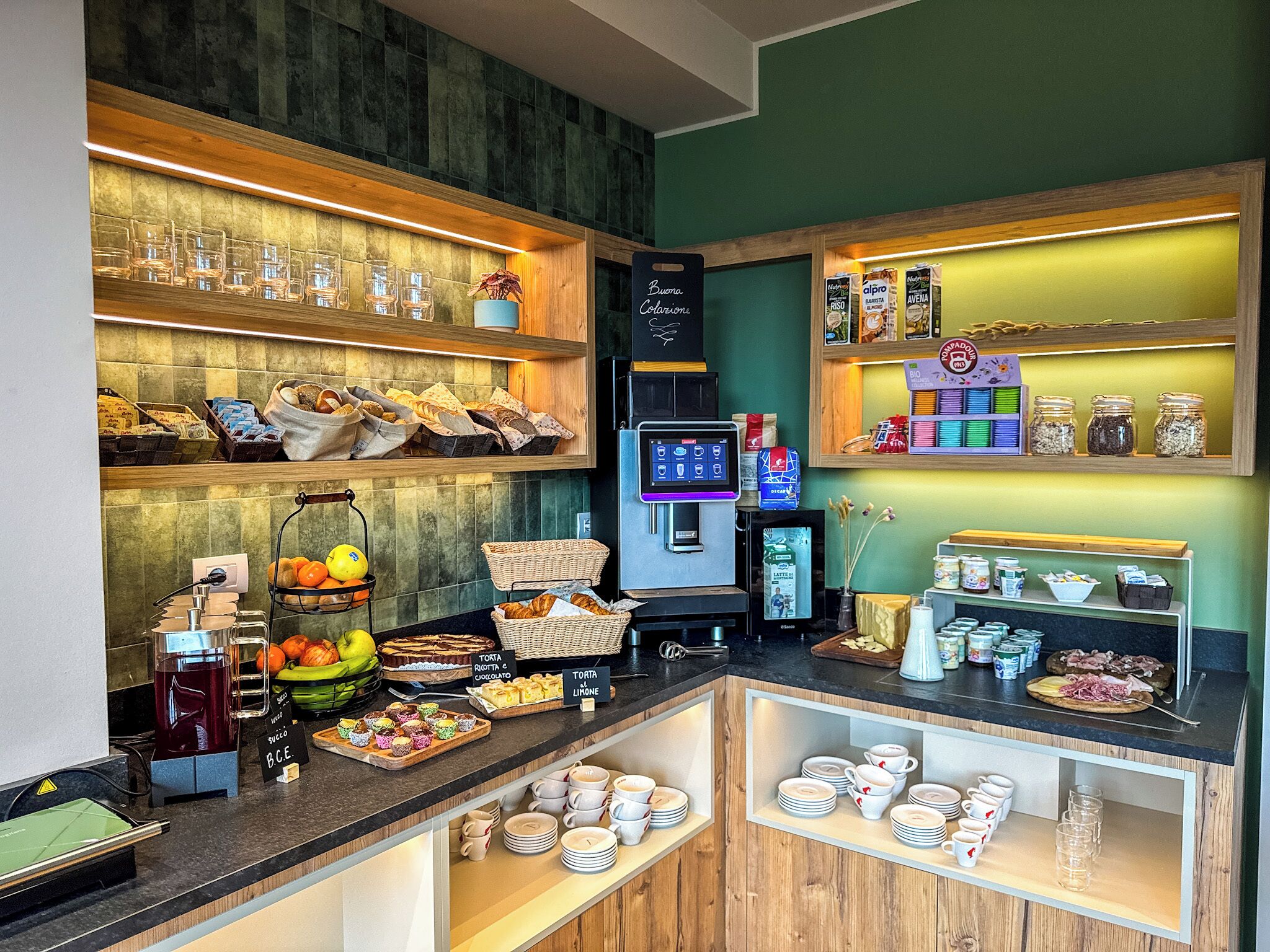Colazione a buffet inclusa, servita tutte le mattine 