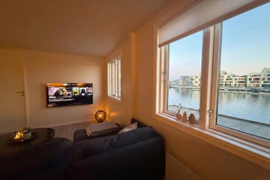 Modern 4br Beachfront Apartment With Dock + Free Parking - Stavanger