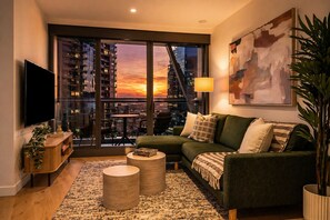 Smart TV, books, offices - High-End Luxury CBD Suite | Heated Pool, Sauna, Steam, Gym, Business Centre + (Melbourne)