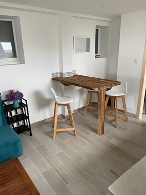 Dining - Apartment “Le Miroir De La Baie” with Sea View and Wi-Fi (Saint-Nic)