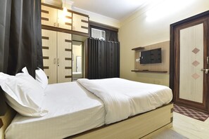 Habitación Deluxe doble, vistas a la ciudad | Cortinas opacas y sistema de insonorización