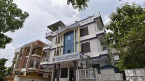A multi-story hotel with a prominent entrance and balconies. - Hotel The Grand Kailash (Jaipur)