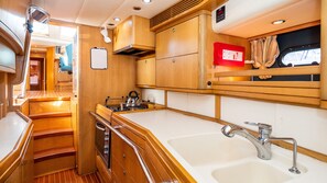 Private kitchen - Sun-Kissed Sailing Adventure in the Ionian Islands (Vlicho)