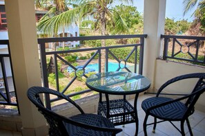 Property grounds - Raz Luxe Ocean Walk hideaway 2 Bedroom Villa (Diani Beach)