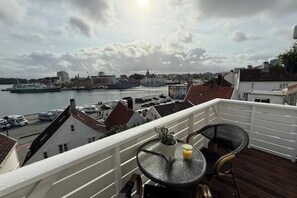 Property grounds - Panoramic sea view with balcony / Historic Old Town (Rogaland)