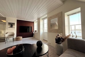 Living area - Panoramic sea view with balcony / Historic Old Town (Rogaland)