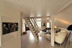 Living area - Panoramic sea view with balcony / Historic Old Town (Rogaland)