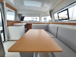 Dining - Sun-Kissed Sailing Adventure in Papeete, Polinesia Francesa (Papeete)