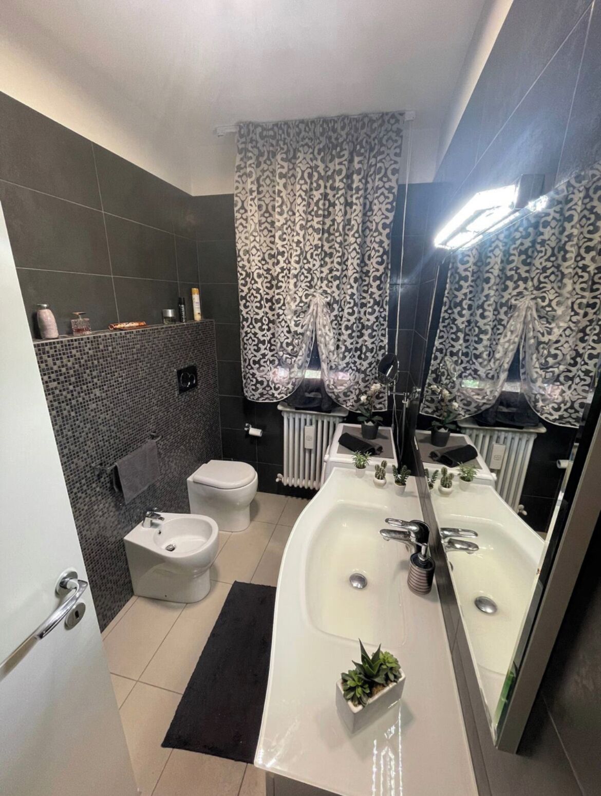 Doccia, asciugacapelli, bidet, asciugamani