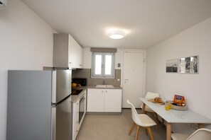 Private kitchen - Cavo Blue Villas Economy Villa with shared pool (Elia)