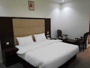 Deluxe Double Room, City View | Iron/ironing board, free WiFi - Nilufer AlHada Hotel (Taif)