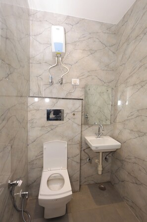 Deluxe Room | Bathroom - Ivory Taj Retreat (Agra)