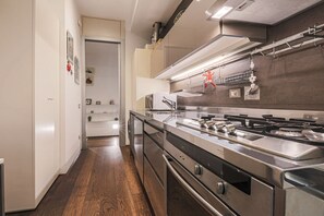 Refrigerador, microondas, lavavajillas y tostadora 