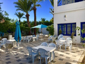 รับประทานอาหารกลางแจ้ง