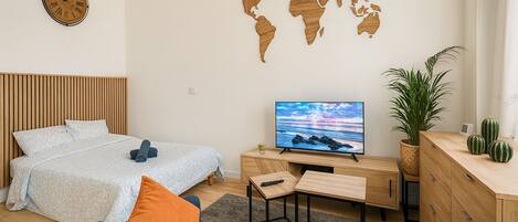 1 bedroom, bed sheets