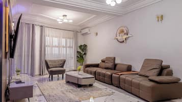 Leilighet – deluxe, balkong | Oppholdsområde