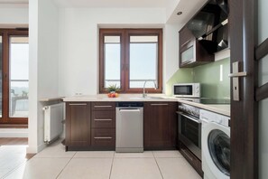 Fridge, microwave, oven, stovetop - Comfortable Apartment | Parking, Balcony, Close to Metro (Warszawa)