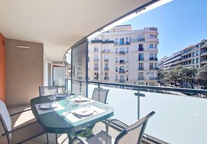 Outdoor dining - N&J - GAMBETTA HORIZON - By sea - Terrace (Niza)