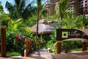 Property grounds - Christmas Week in Cancun: 3 Bedroom Oceanfront Suite (Cancún)