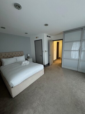 3 bedrooms, iron/ironing board, free WiFi, bed sheets - Westminster Penthouse - Westminster Abbey / Big Ben in 5 Minutes (London)