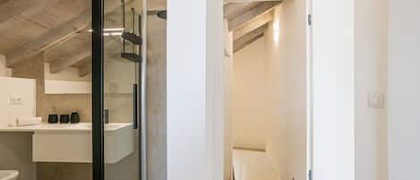 Appartement Lune de Miel, plusieurs chambres, 2 salles de bains, cÎté montagne (Sant' Anna Deluxe) | 2 chambres, fer et planche à repasser, Wi-Fi gratuit, draps fournis