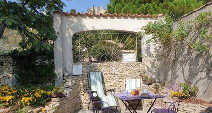 Quiet studio in Drôme provençale, flower garden. Near Grignan and southern Ardèche.